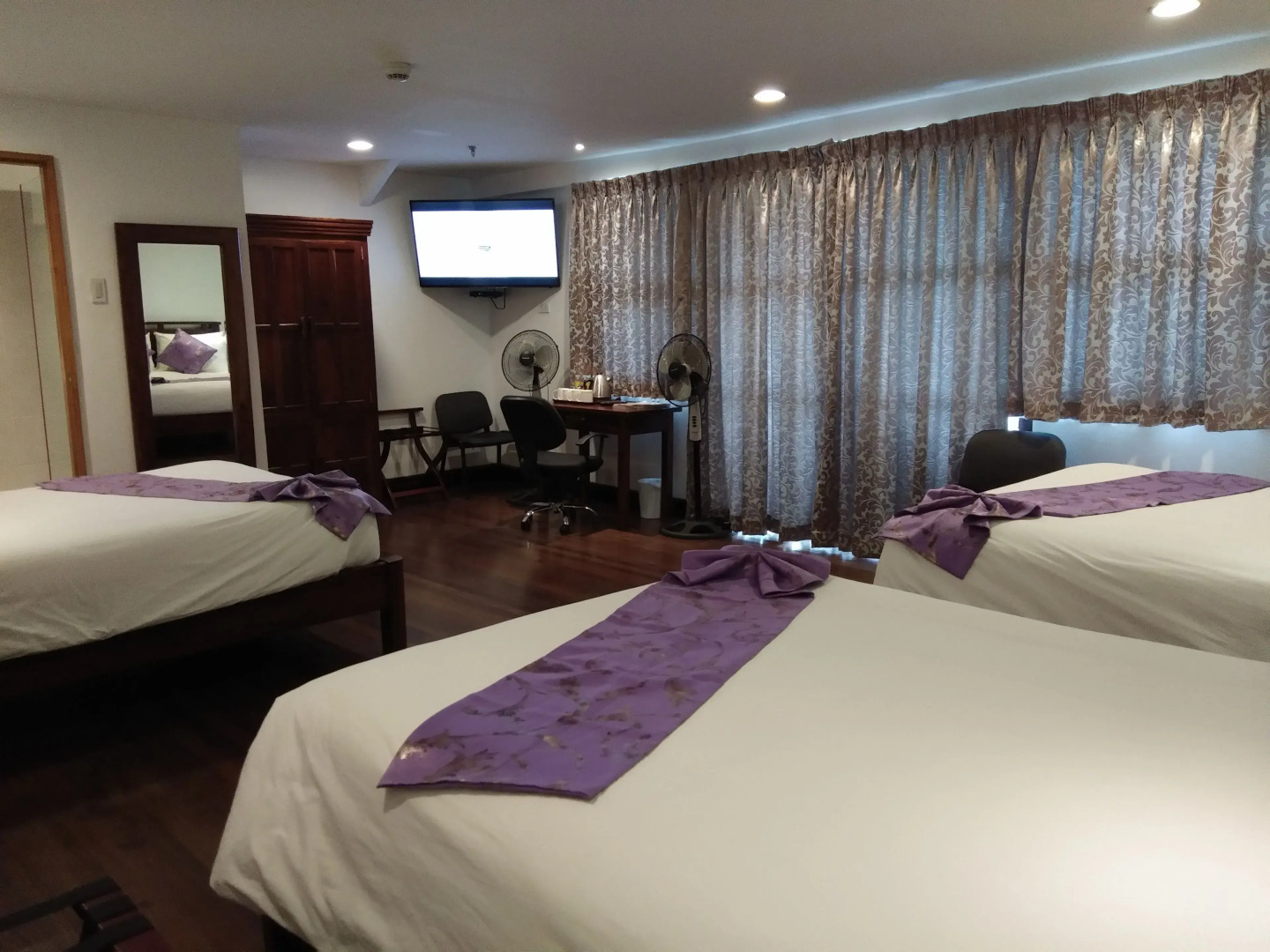 Log Cabin Hotel-Baguio