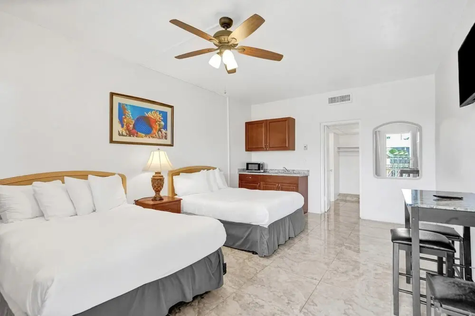 Lovely Hallandale Beach Studio