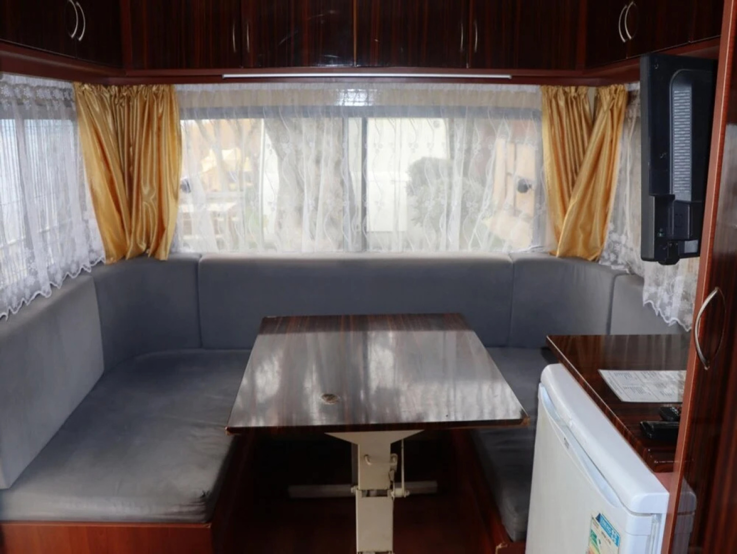 Cozy Caravan Surrounded by Nature in Iznik Bursa