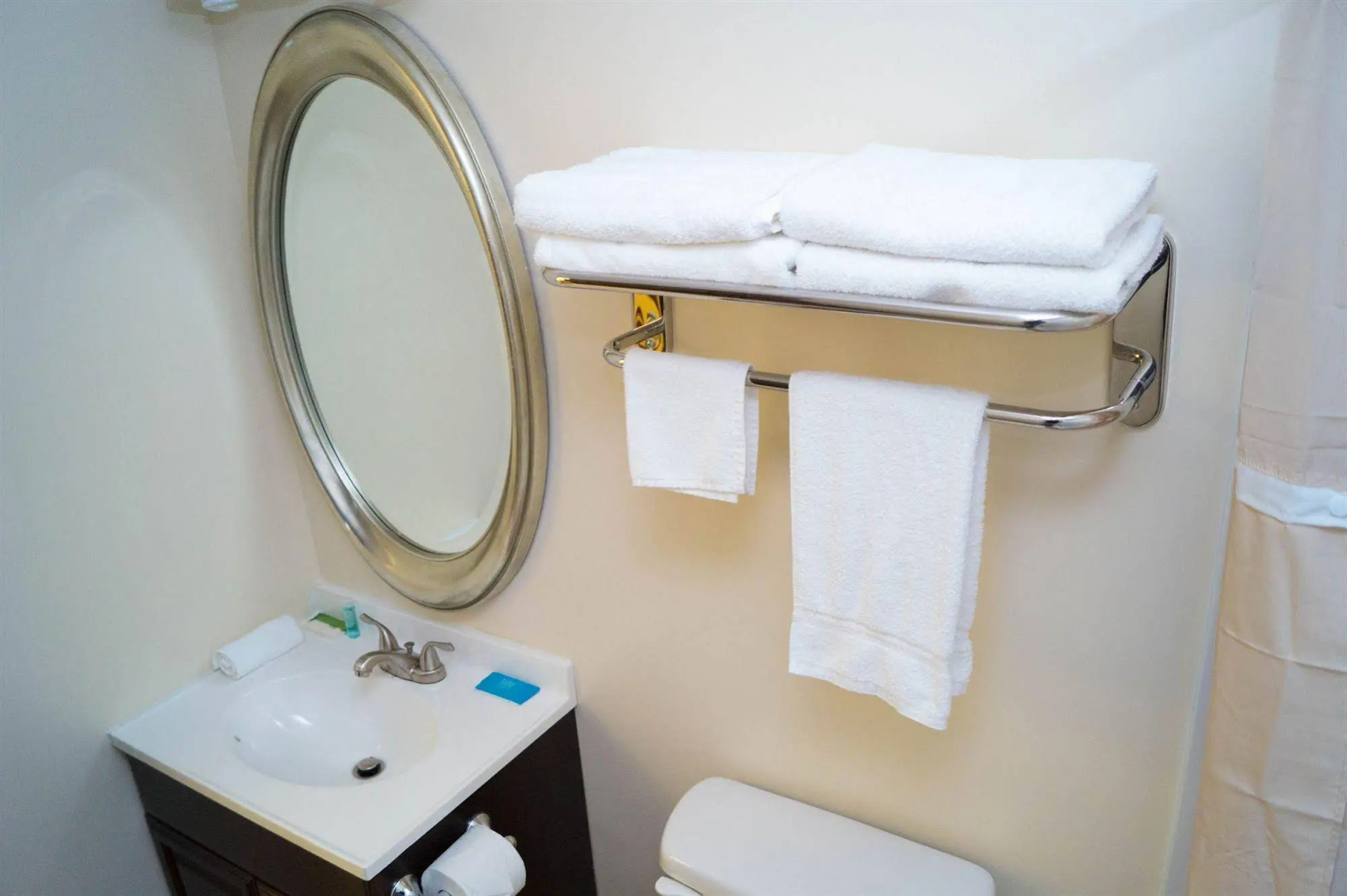 Sullivan Trail Inn & Suites