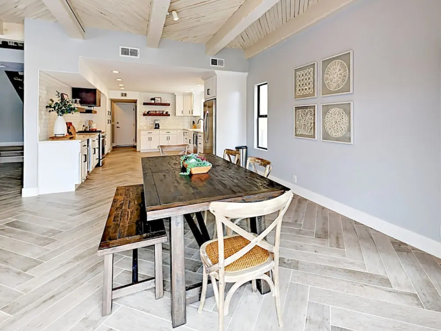 2311 Victoria Avenue Home 3 Bedrooms 2.5 Bathrooms Home