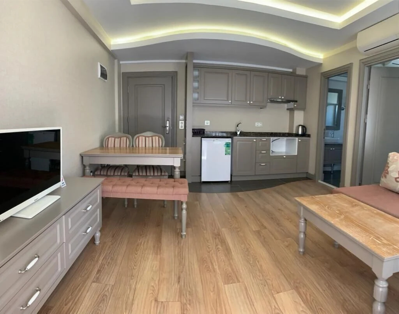 Define Beach Suites