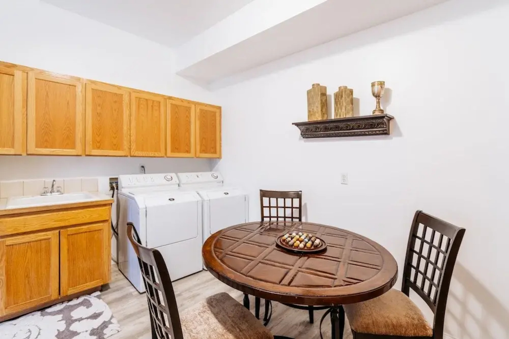 Tailwinds Farm, Secluded On The River, Amazing Views 4 Bedroom Home by Redawning