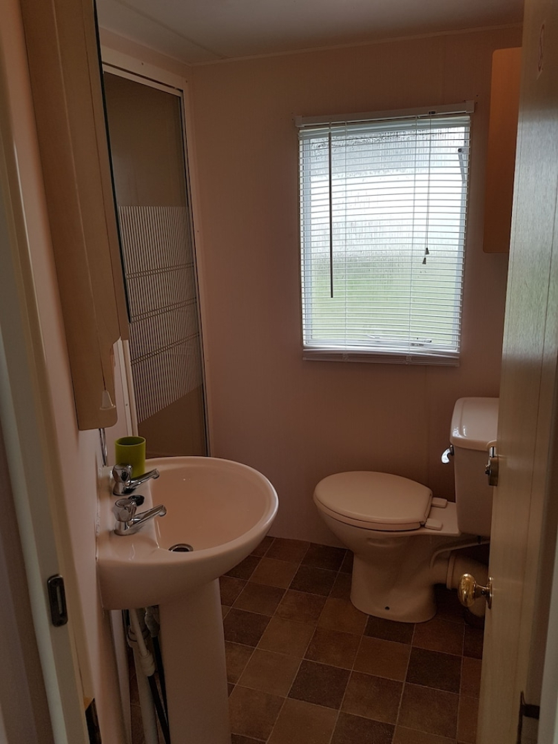 T & J's Caravan - 129 Happy Day's