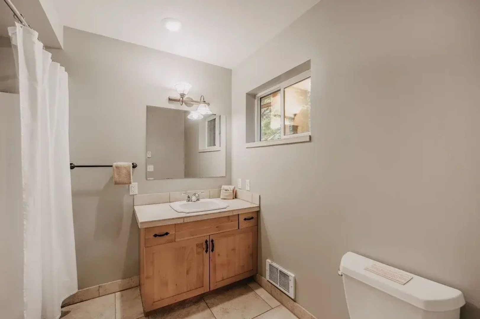 12gs - Bbq - Wifi - Dishwasher - Sleeps 4 2 Bedroom Home by RedAwning