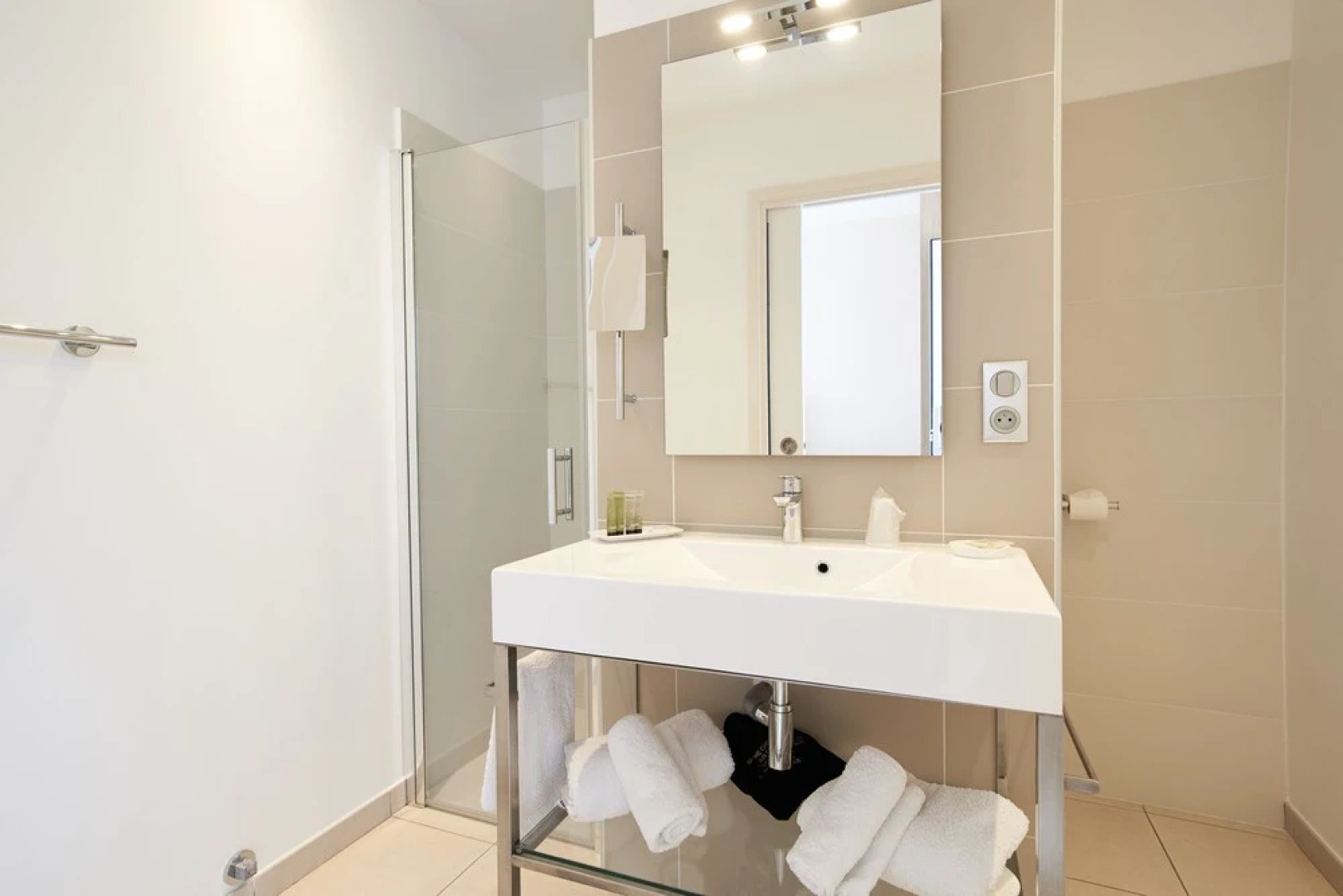 Hotel De La Pyramide