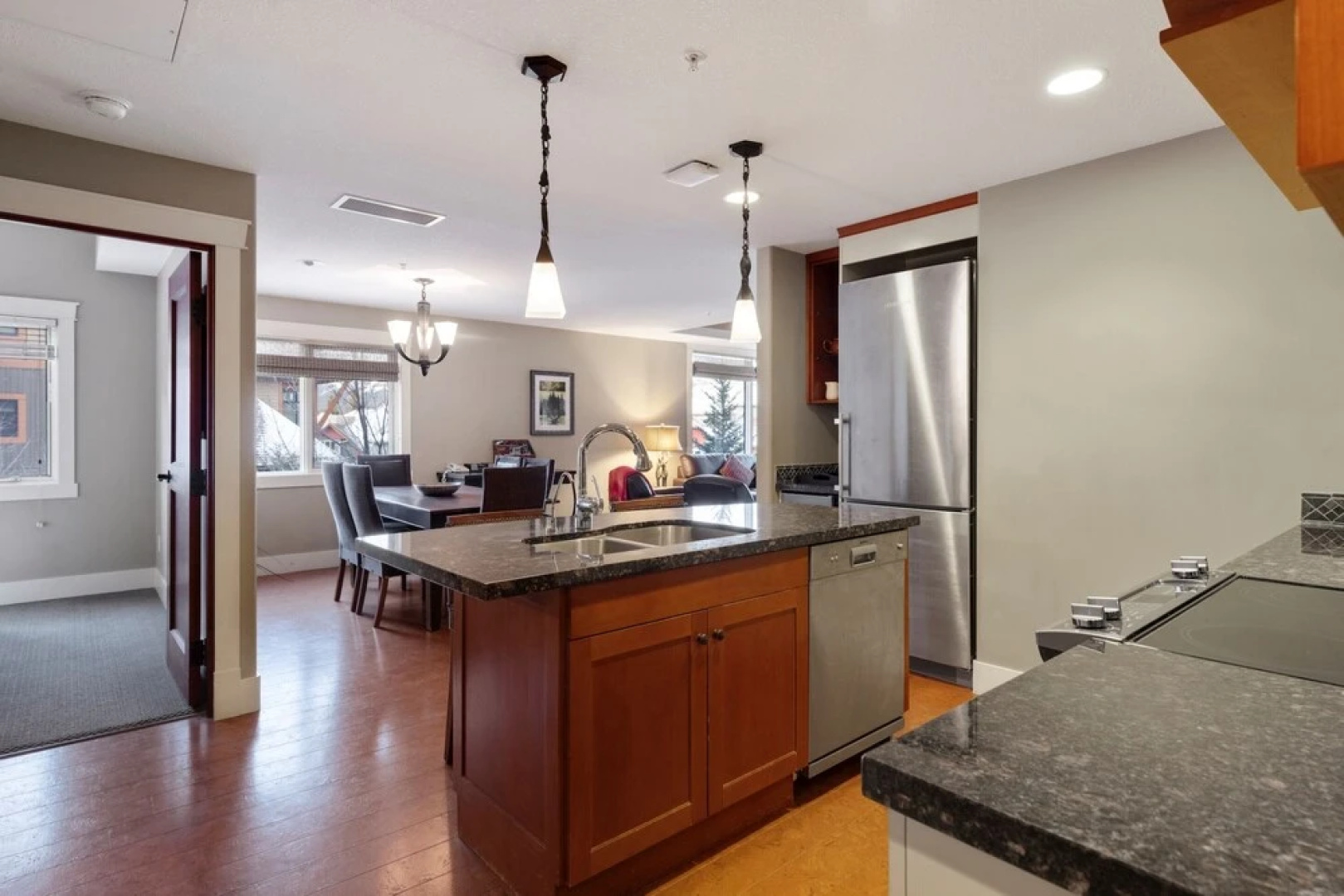Exquisite 2BR/2BTH Luxury Condo with Mountain View