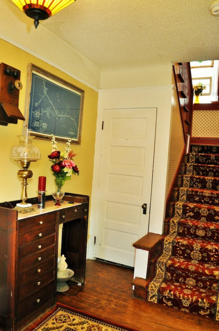 Victorian Inn & Carriage House