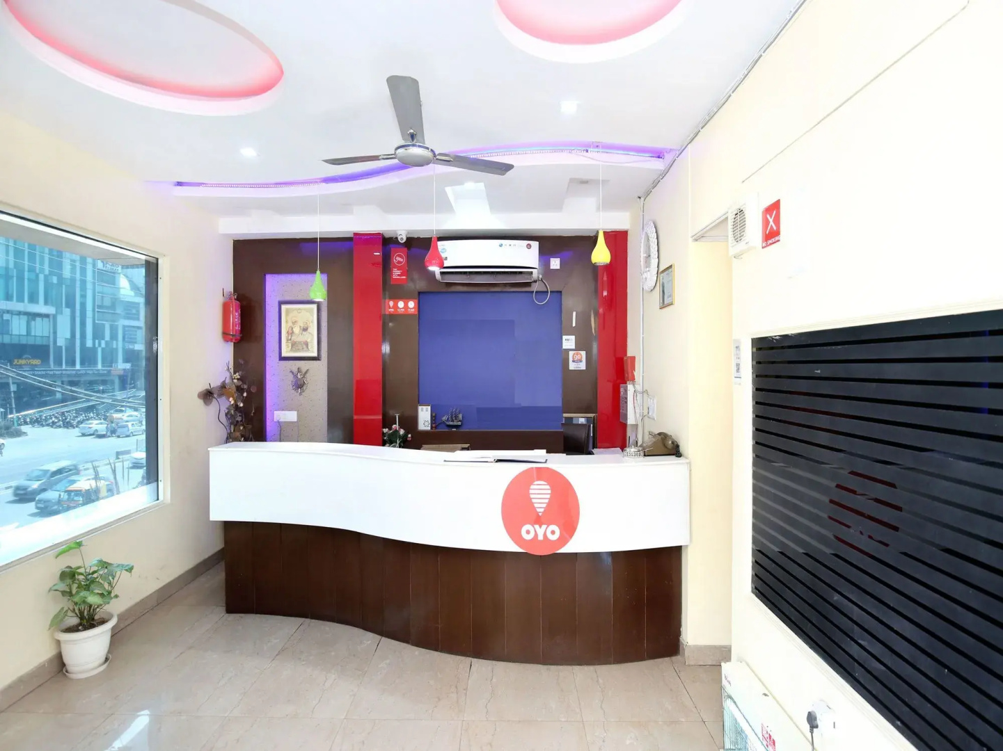 OYO 5710 The Majestic Crown Hotel