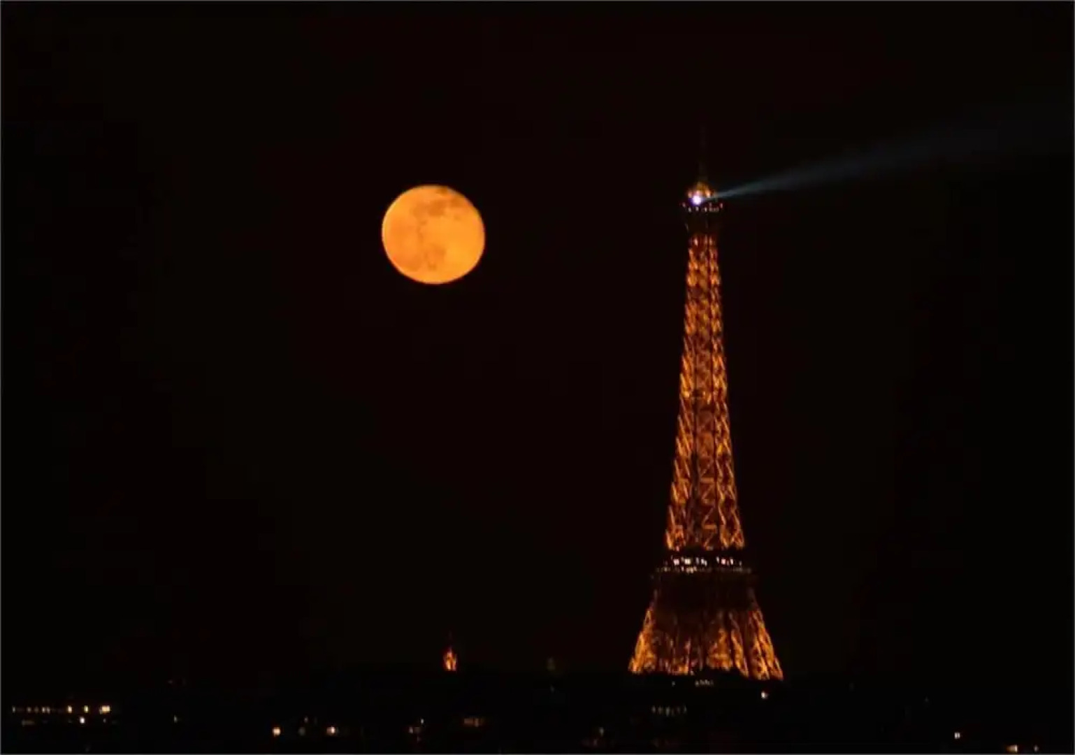 Villa House with Panoramic View on Paris