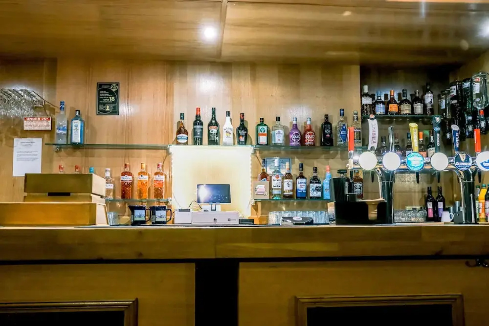 Hillside Hotel & Restaurant