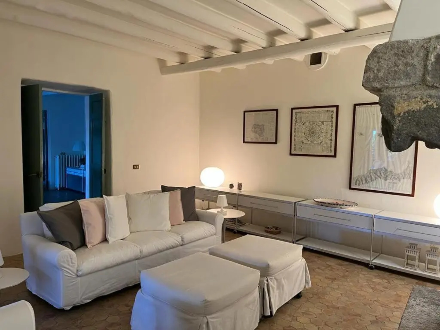 Villa Egea, elegante villa Eoliana dell'800 immersa in un curato giardino