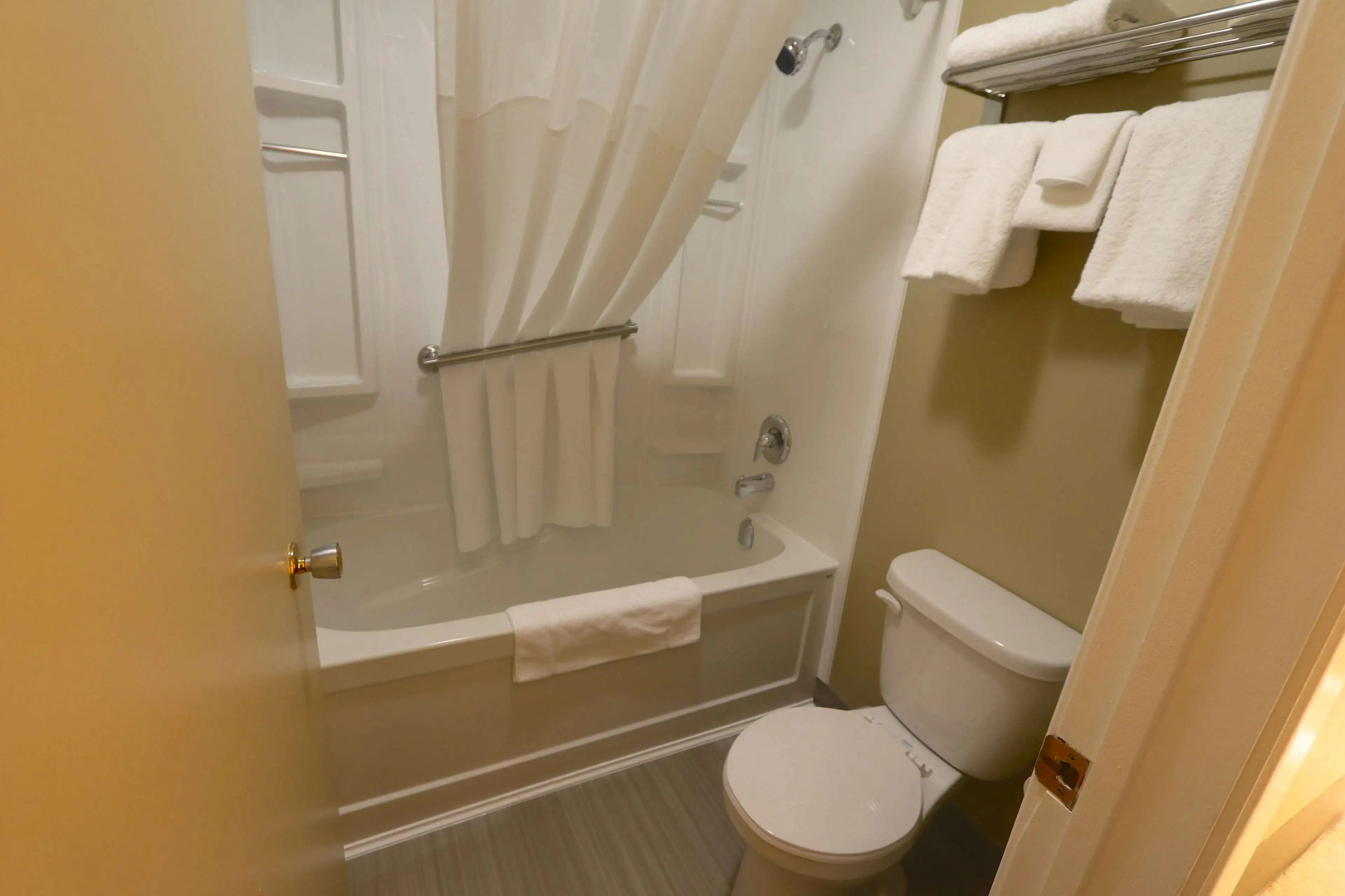 Super 8 by Wyndham Hearst ON