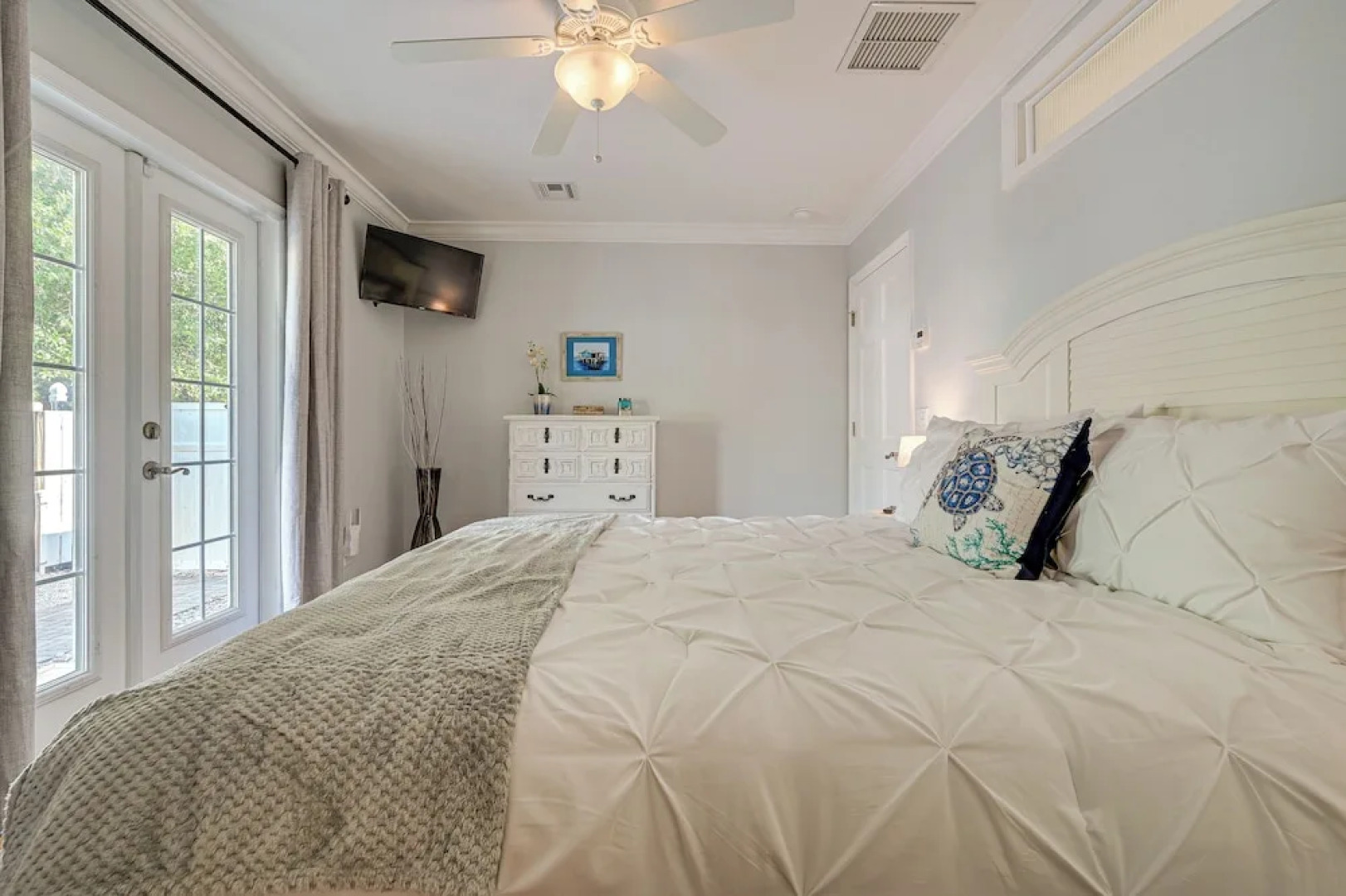 Florida Retreat w/ Hot Tub: Walk to the Gulf!