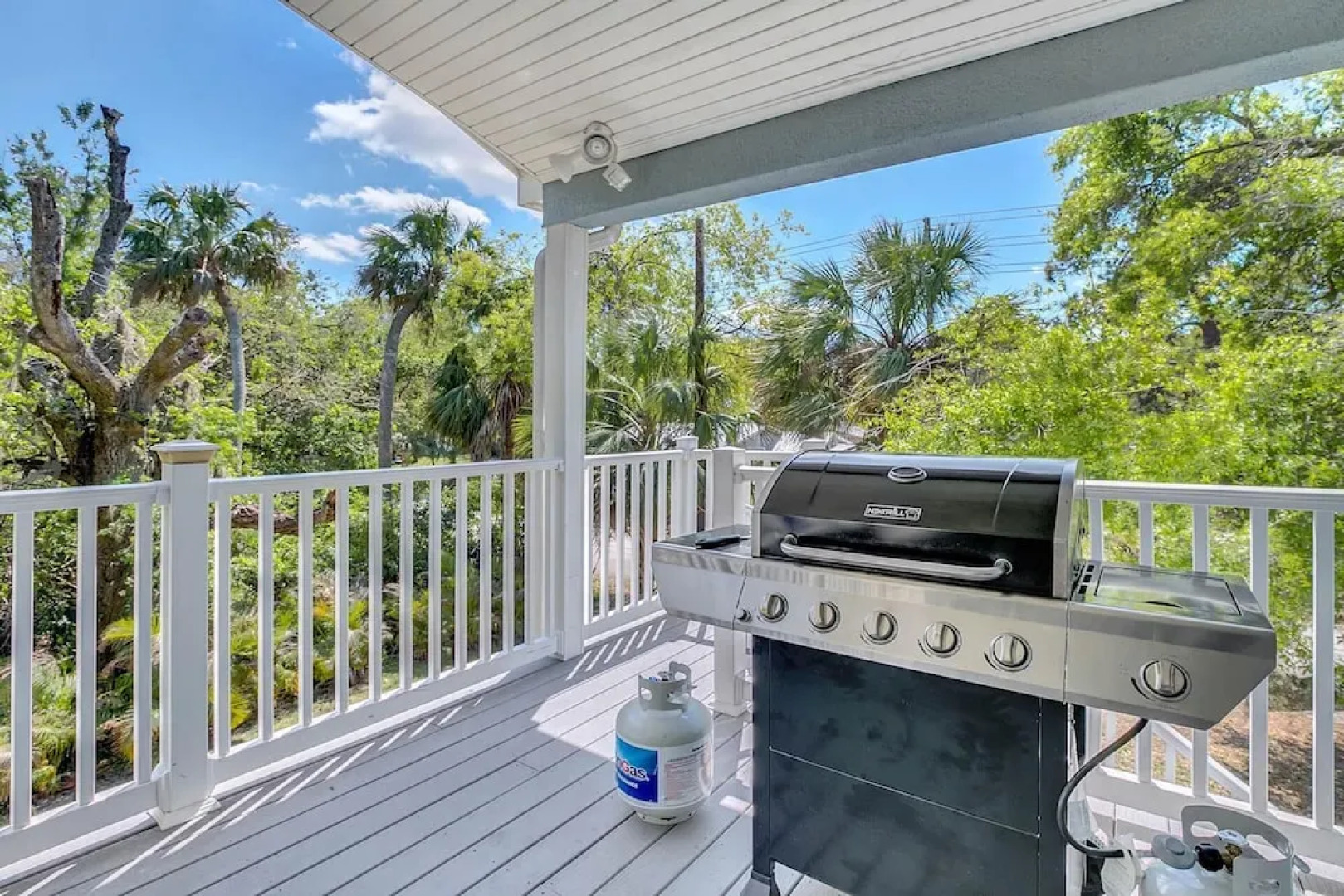 4BR Beach-Central Duplex by RedAwning