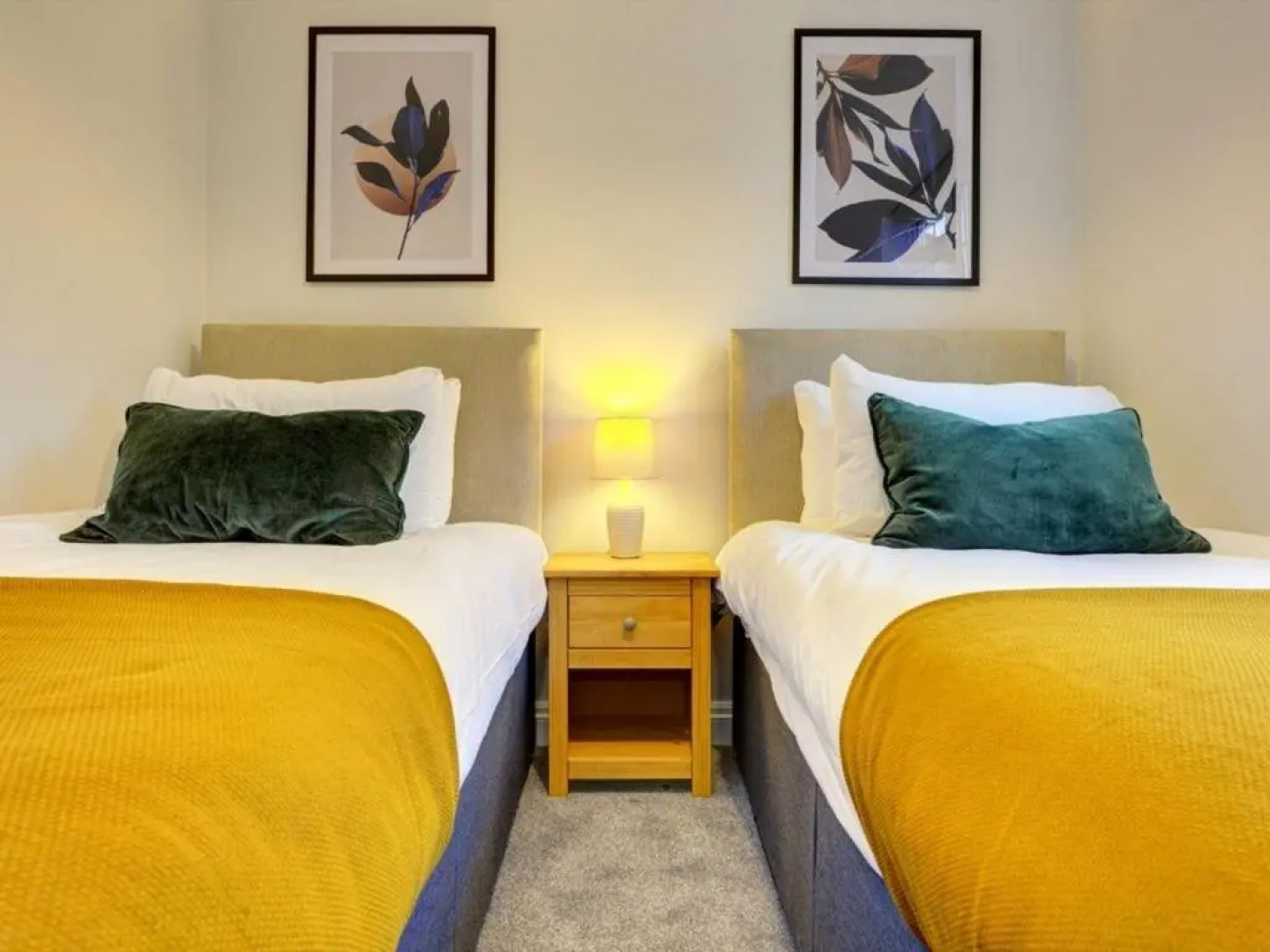 The Snagge I eco-Serviced Accommodation I A Cute Detached House I Large Garden I Pet Friendly I Free Parking I By SILVA