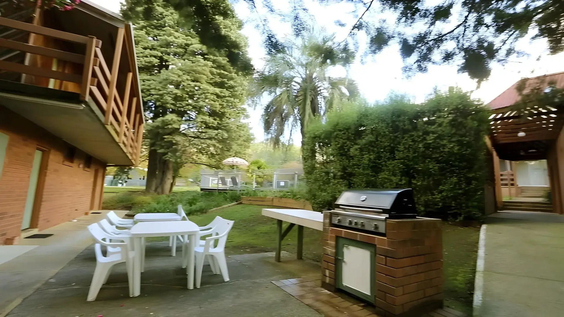 The Birch House - Silver Birches Luxury Accommodation Bright