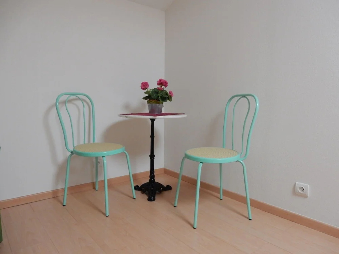 Cozy Holiday Home in Uzer with Swimming Pool