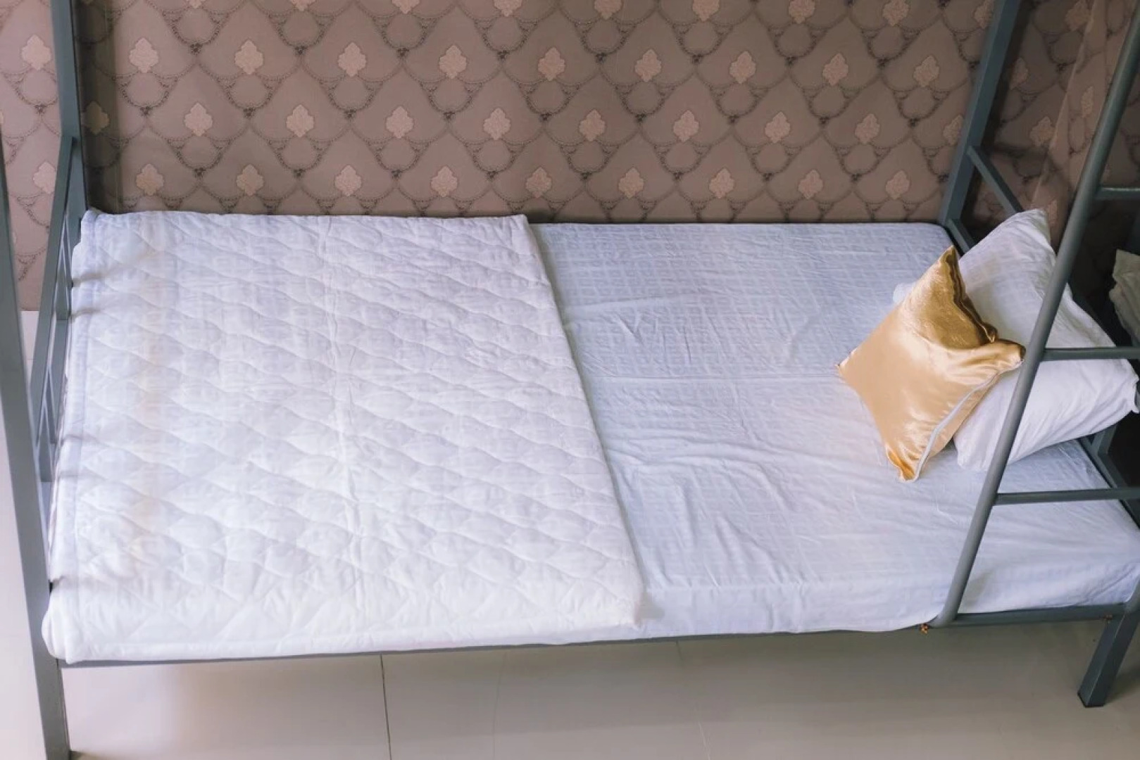 White Hotel - Hostel