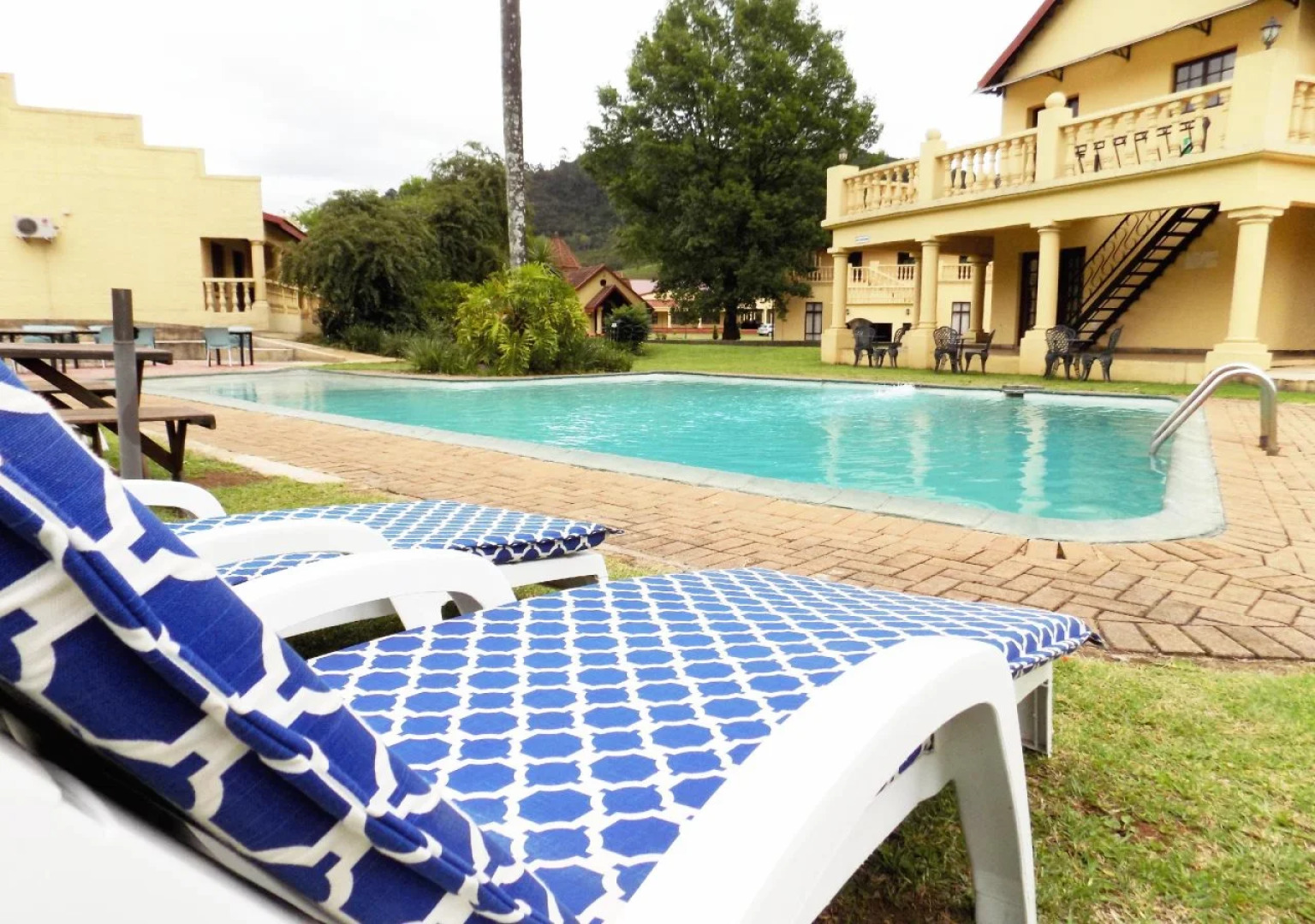 Floreat Riverside Lodge and Spa