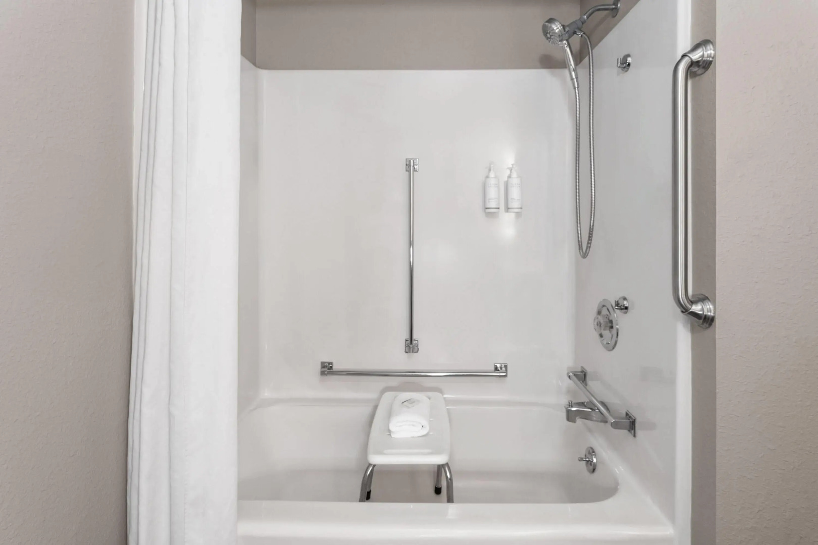 Super 8 by Wyndham Green Bay Near Stadium