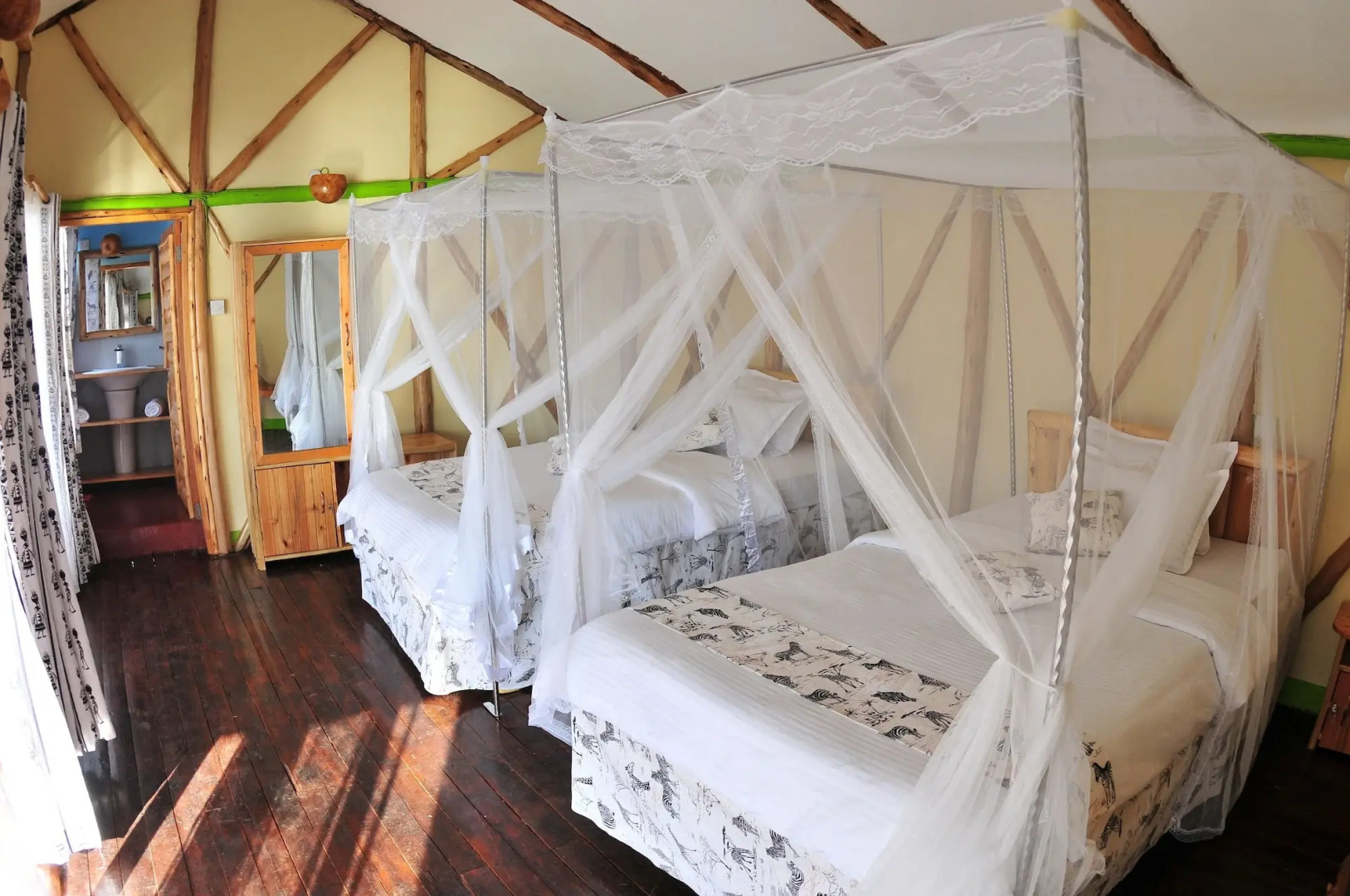 Lake Bunyonyi Rock Resort