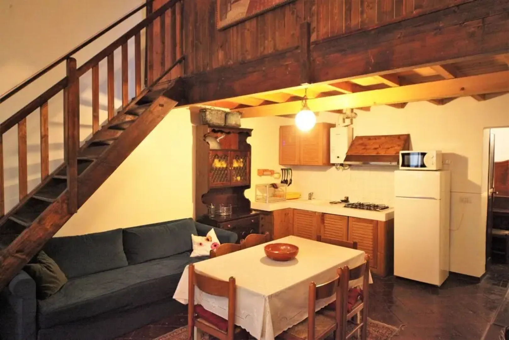 Four-room Apartment 15 Minutes From the Center of Milan