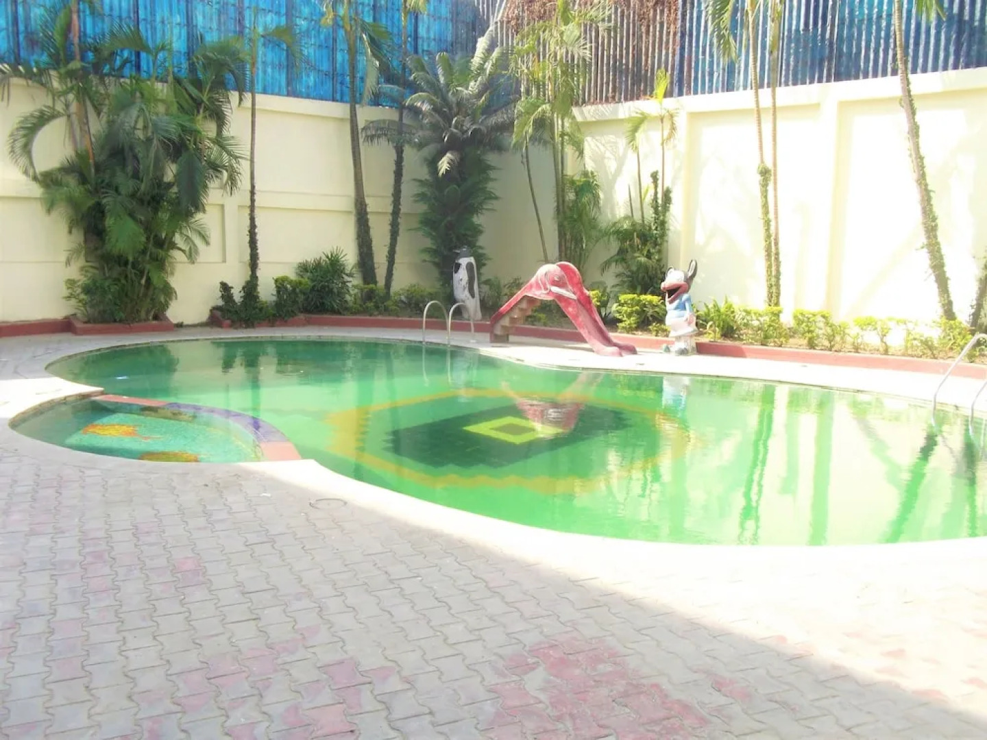 OYO 8955 Hotel Bobina