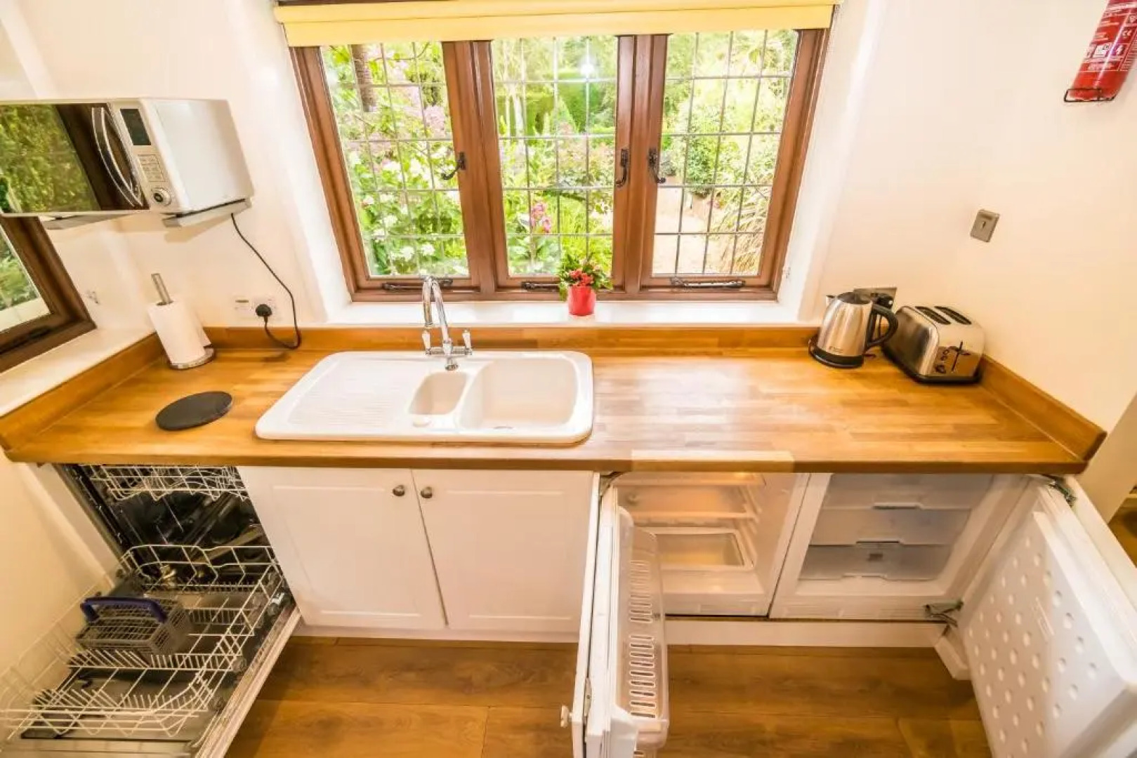 Badgers Den - Covehurst Bay Holiday Cottage