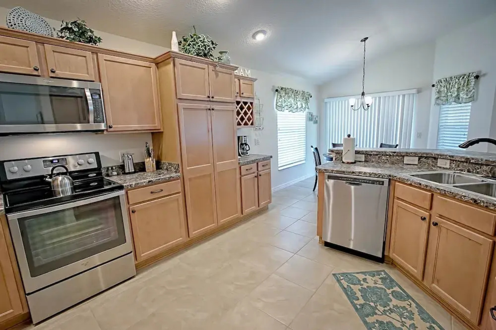 Yuma Place Home 3 Bedroom by The VIR Group