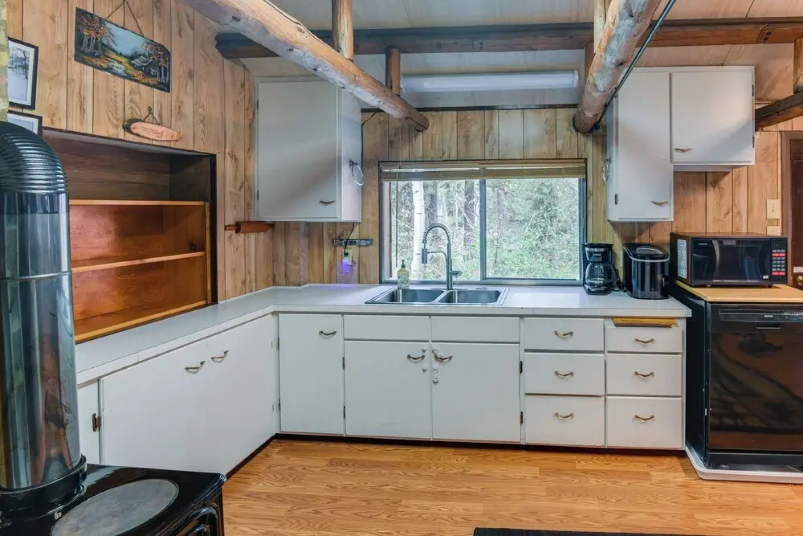 'grandpa's Cabin' ~ 30 Miles to Yellowstone!