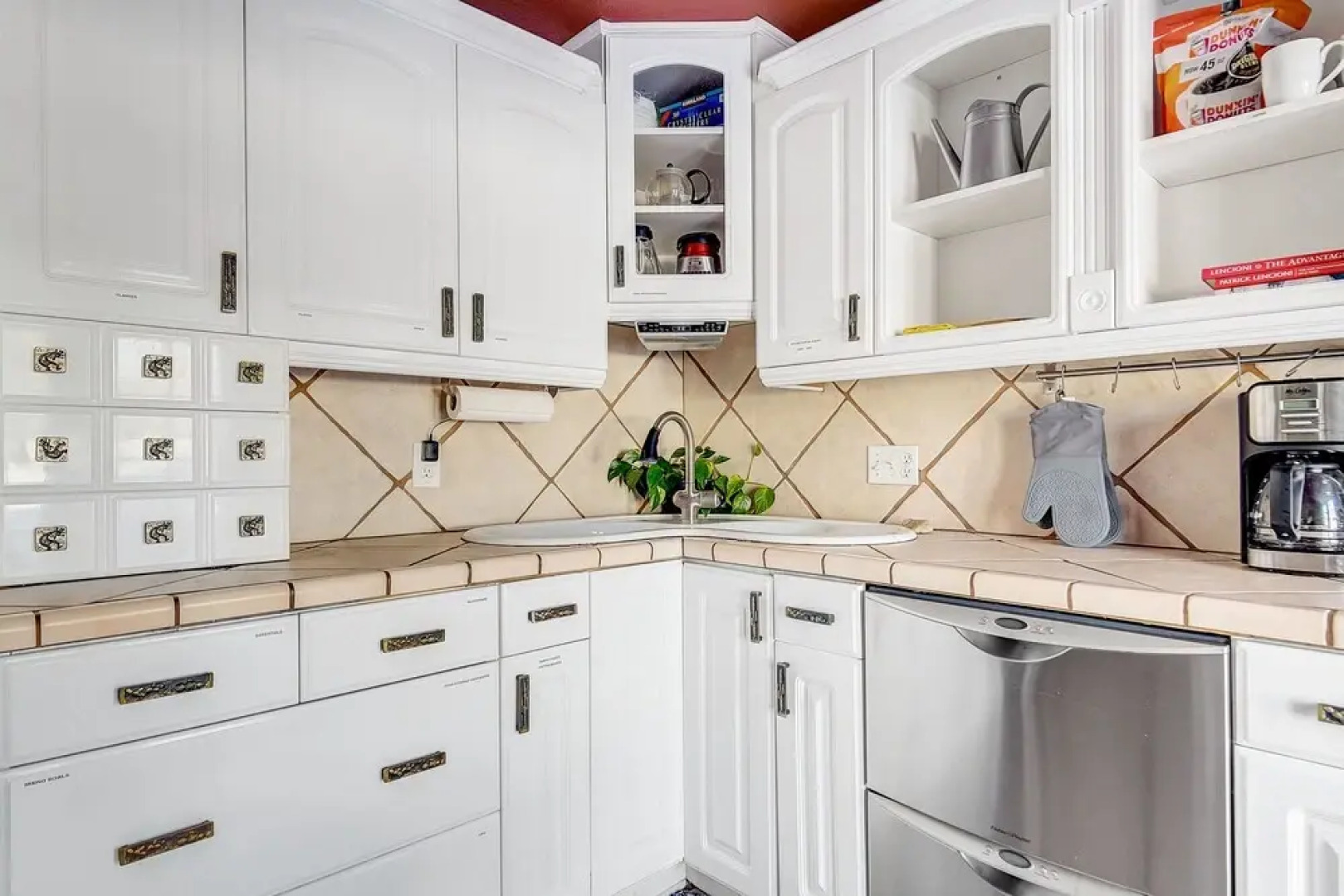 Klo6985 - Huge Home with Backyard Hot Tub! Parking