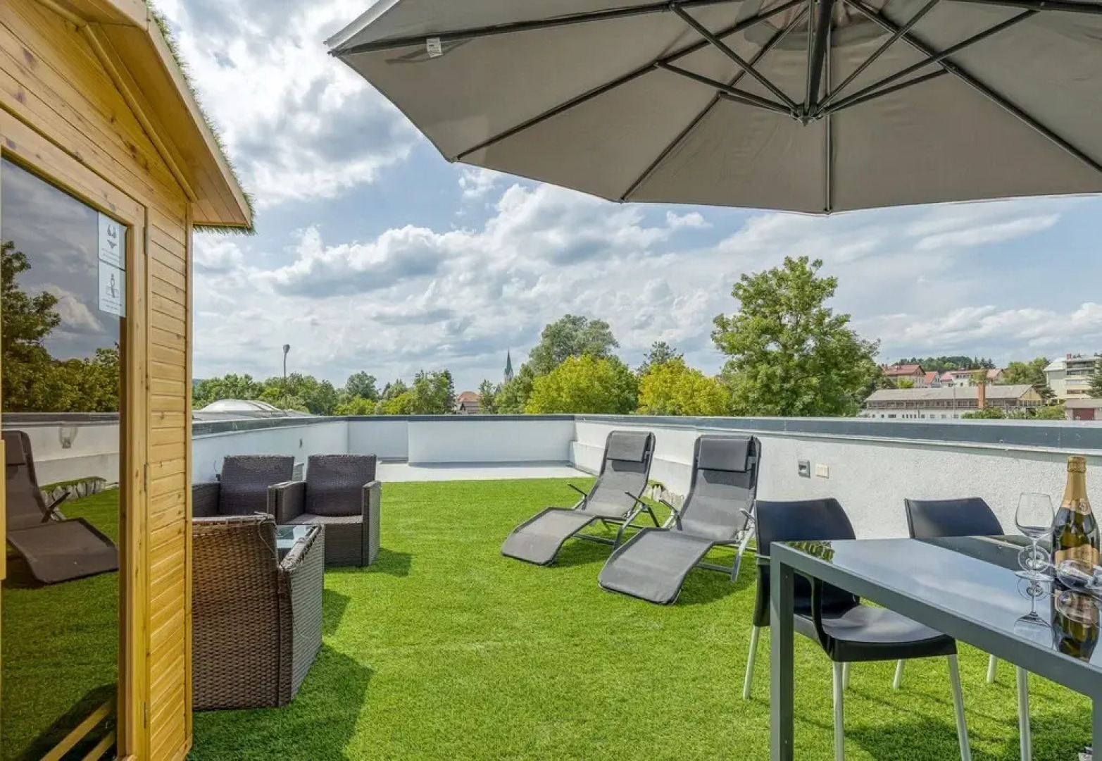 Rooftop Home With Whirlpool & Sauna