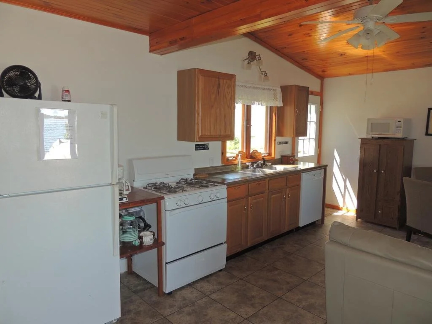 Angel Rock Waterfront Cottages and Vacation Homes