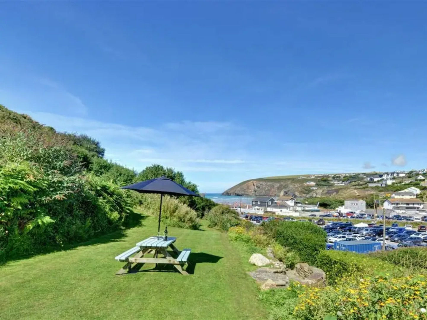 Beautiful Holiday Home in Mawgan Porth With Garden