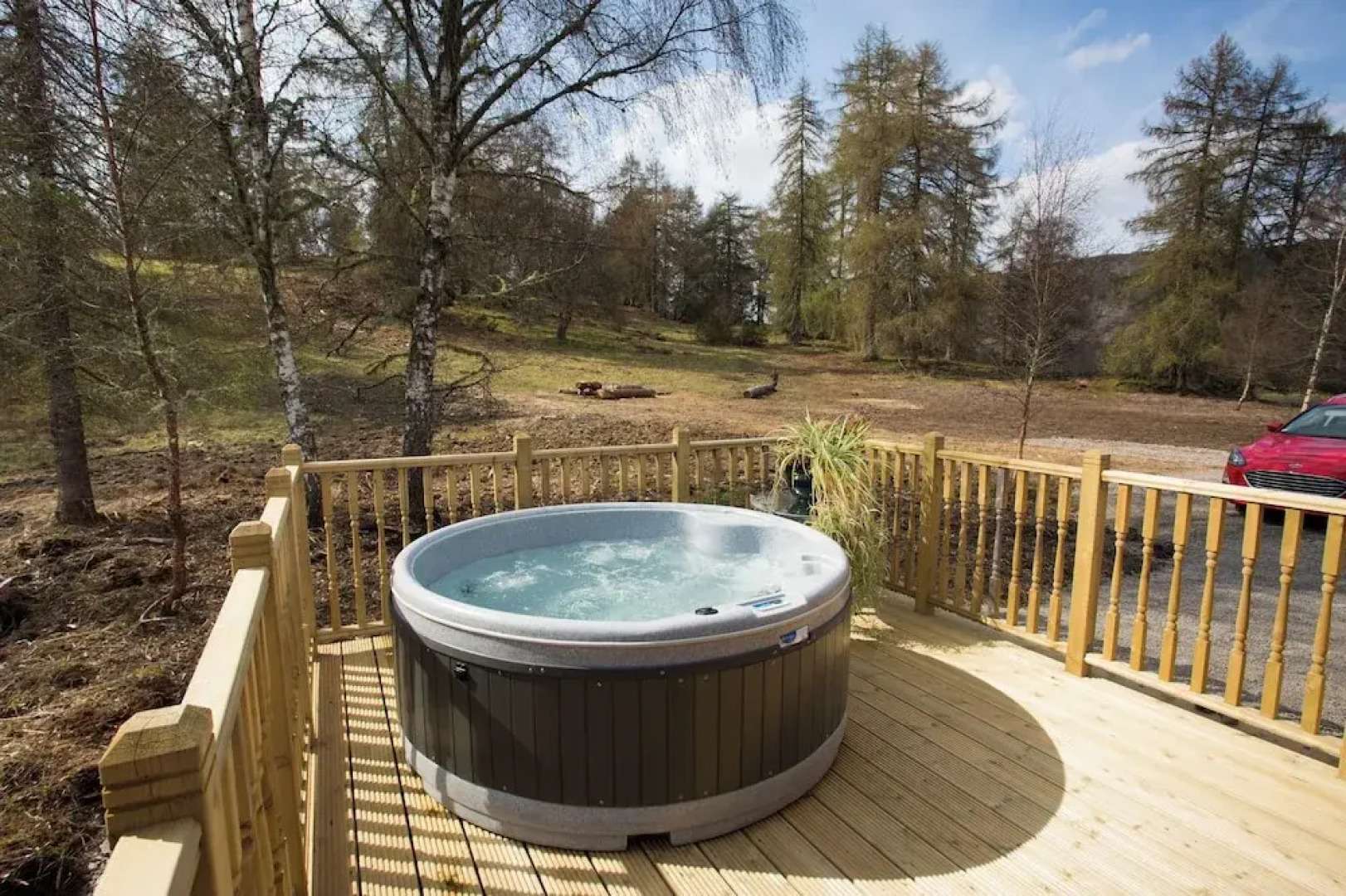 Bluebell Lodge - Sleeps 4,hot Tub, Loch & Woodland
