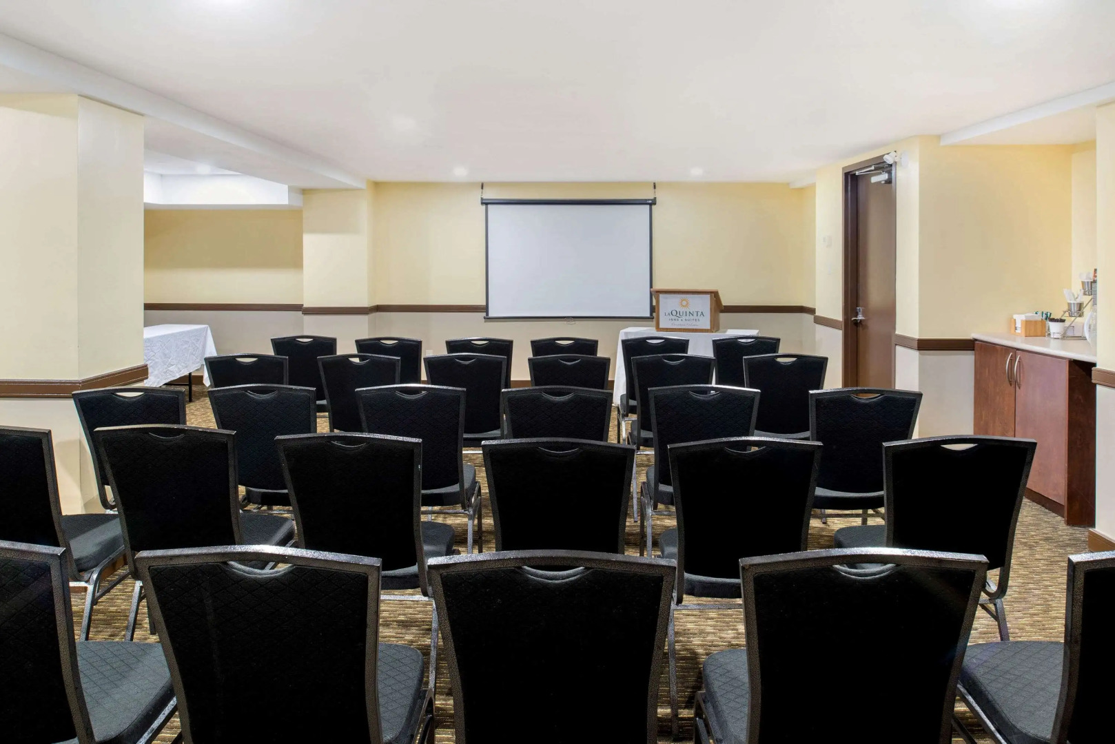 La Quinta Inn & Suites by Wyndham Oshawa