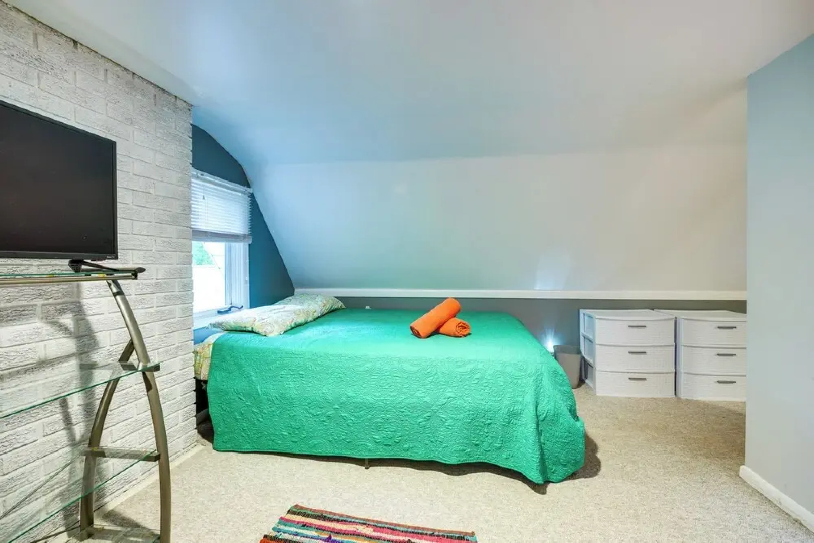 Renovated, Spacious Retreat in Union Pier!