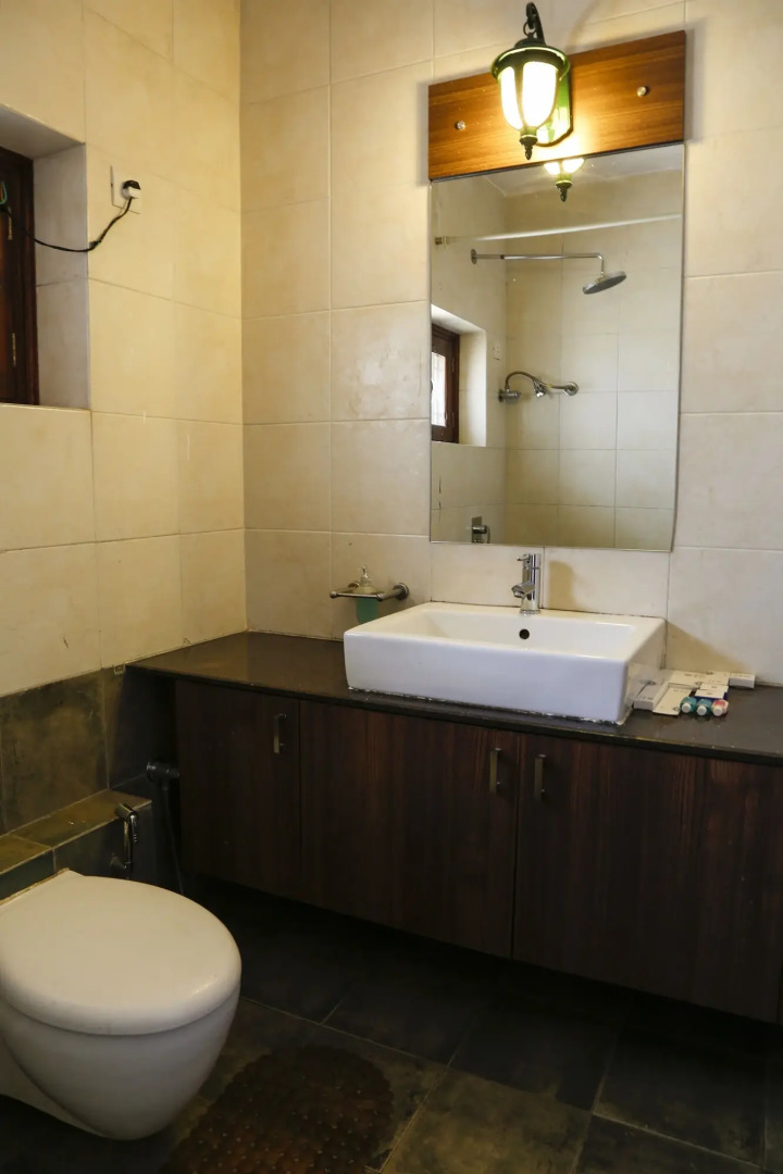 The Colonial Manek Manor