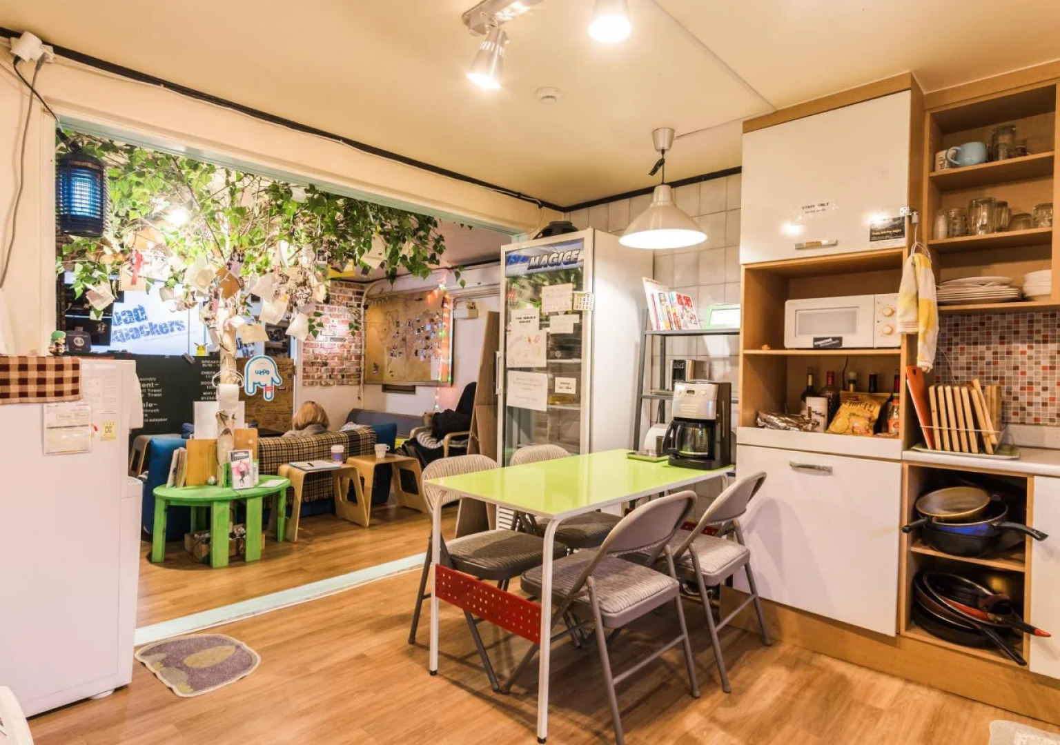 Crossroad Backpackers