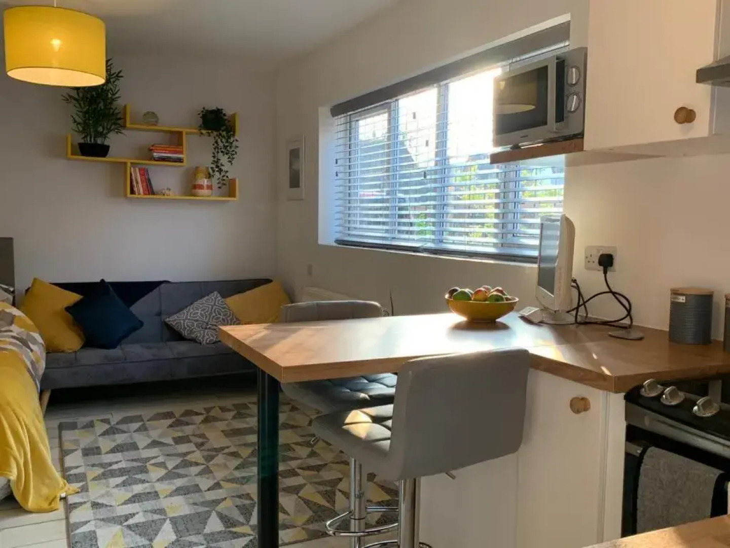 The Beehive - Self Contained Studio by the Sea (Adults Only)