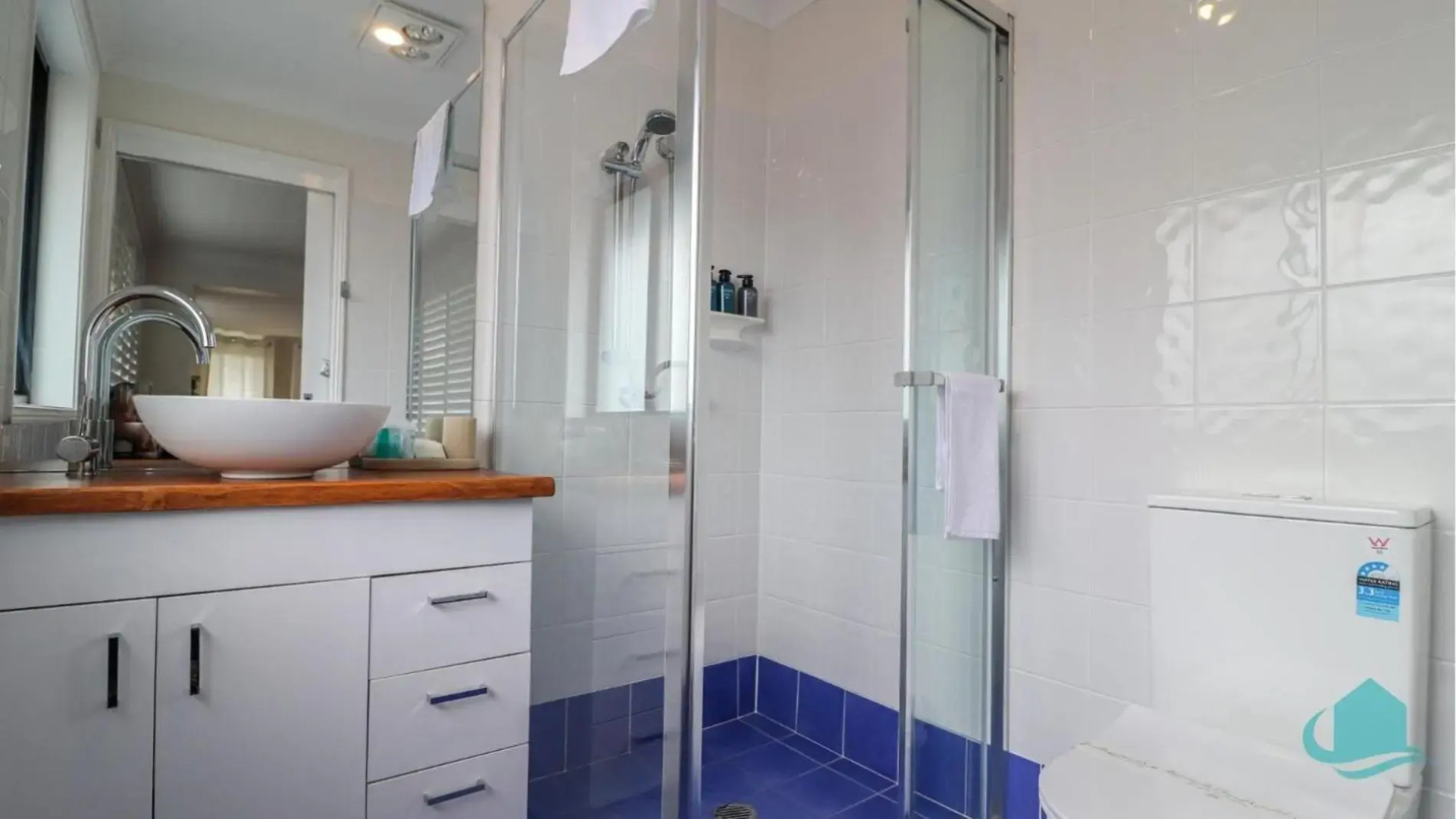 Splendour Hideaway - Luxury pool at Caves Beach