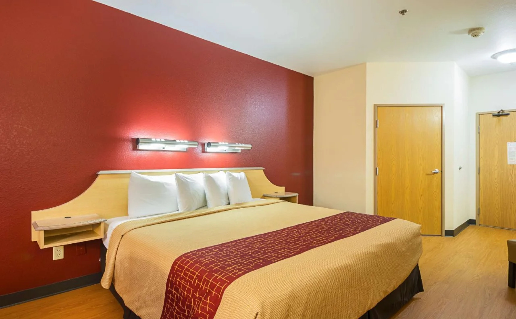 Red Roof Inn and Suites