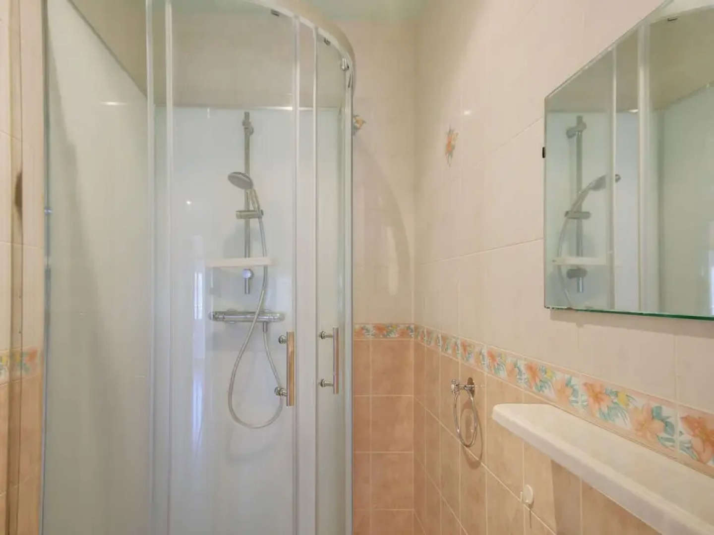 Spacious Holiday Home near Forest in Auvergne