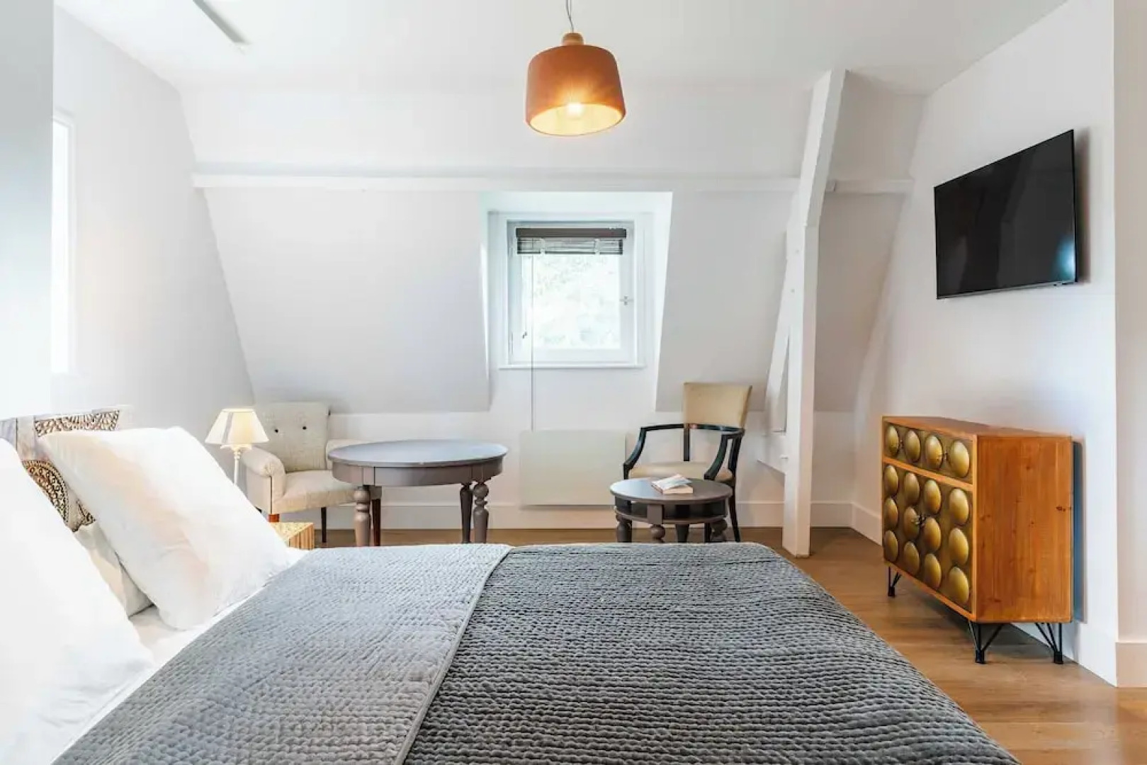 Haven of Peace With Heated Pool and Garden