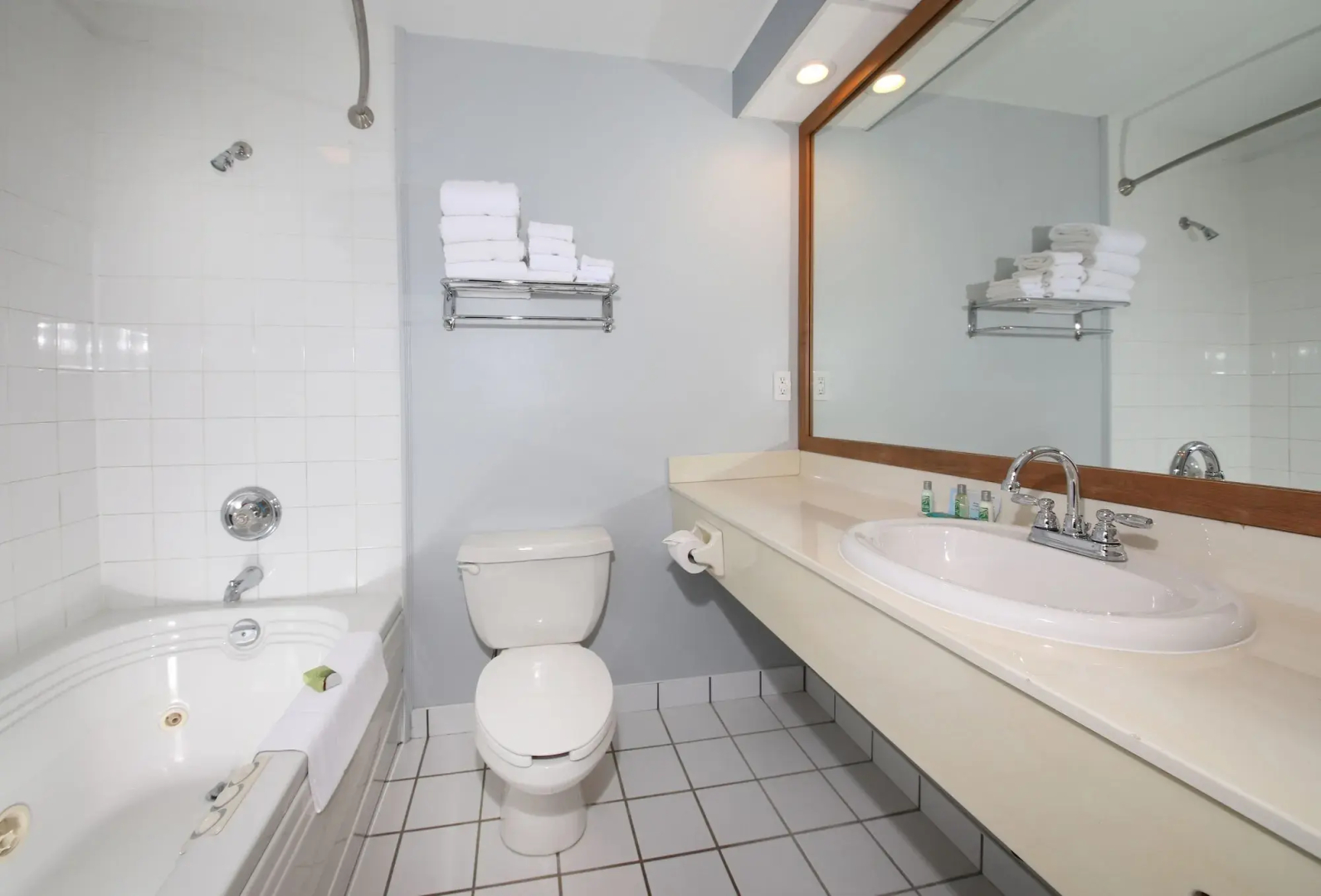 Loyalist Country Inn & Conference Centre