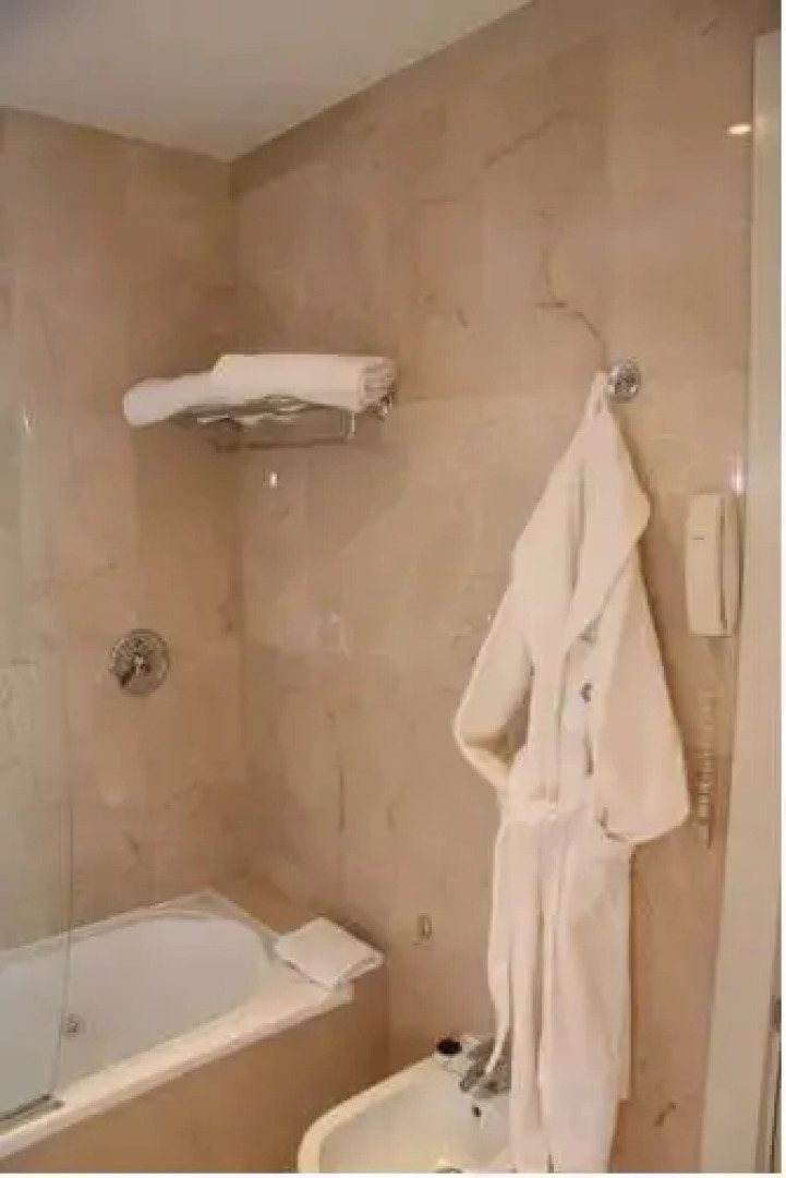 Apartamentos Plaza de Santiago - Estudios Turisticos - 1 LLAVE