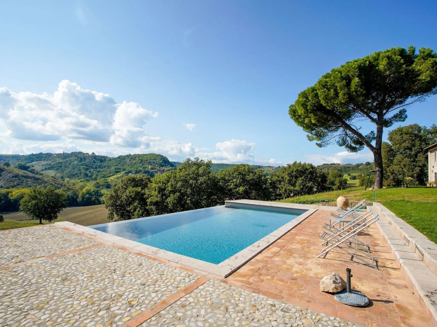 Completely renovated former farmhouse with infinity pool