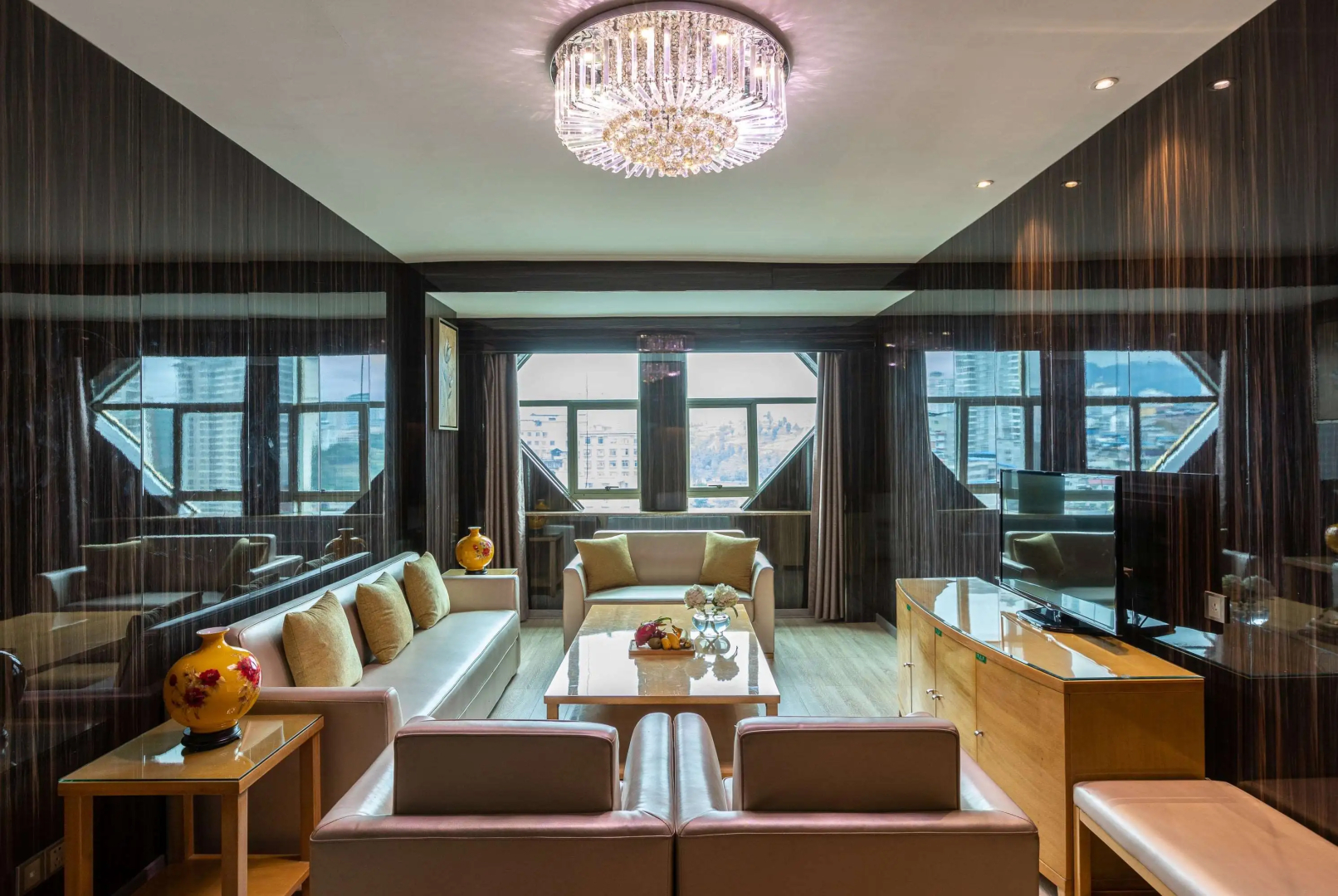 Ramada by Wyndham Encore Kaili West