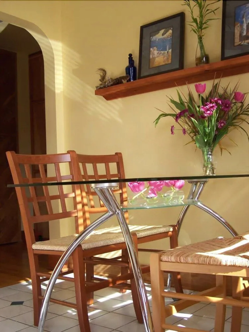 Artisan Upstairs Guesthouse